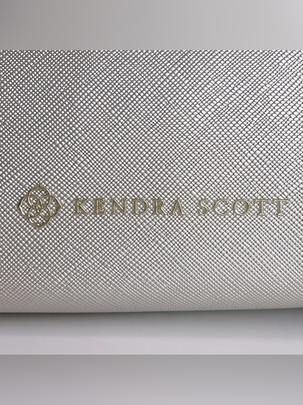 Kendra Scott Dopp Bag - Picture 3 of 3